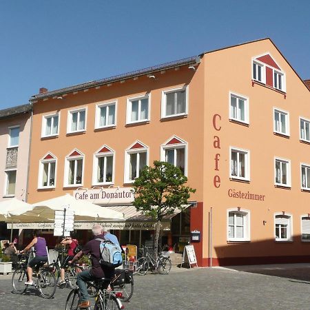Cafe Am Donautor Hotel Келхайм Екстериор снимка