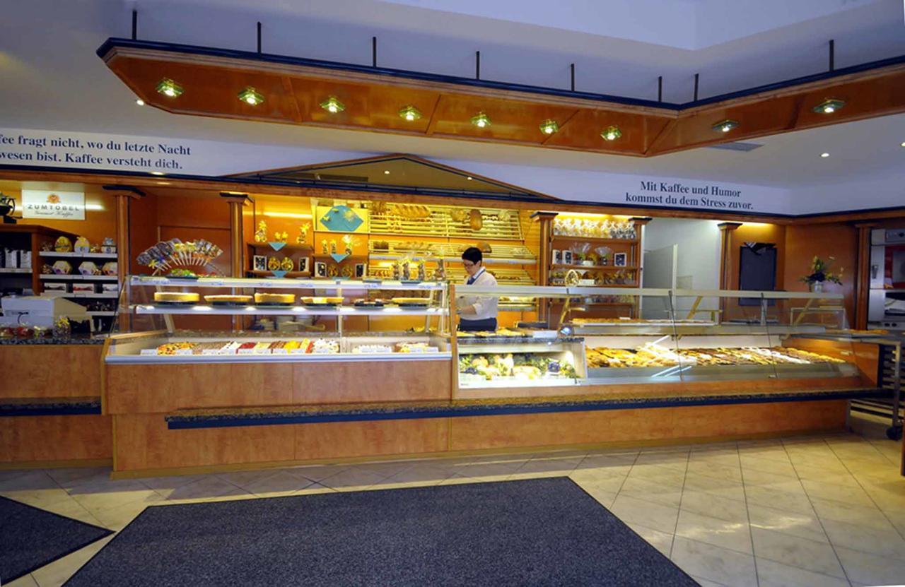 Cafe Am Donautor Hotel Келхайм Екстериор снимка