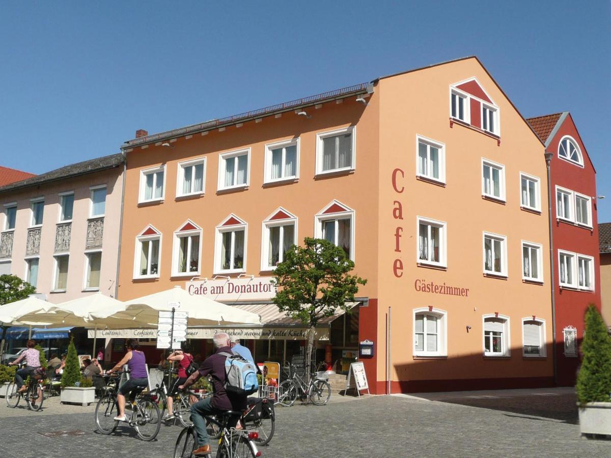 Cafe Am Donautor Hotel Келхайм Екстериор снимка