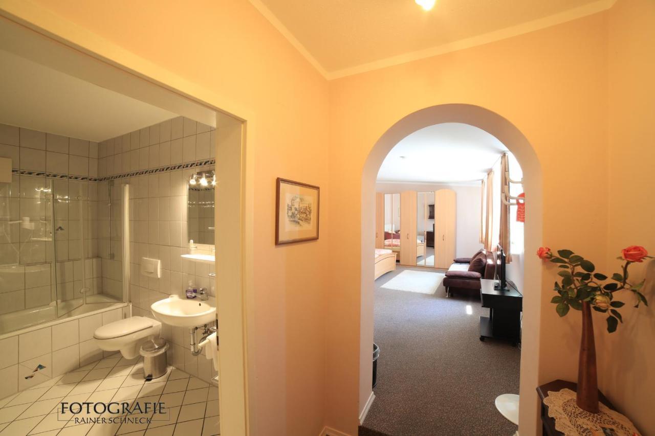 Cafe Am Donautor Hotel Келхайм Екстериор снимка