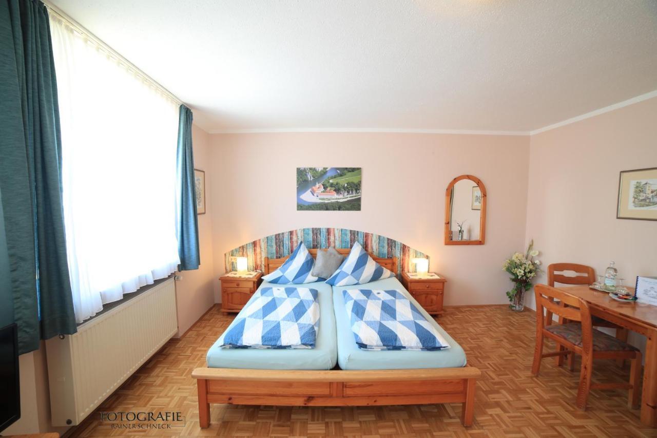Cafe Am Donautor Hotel Келхайм Екстериор снимка